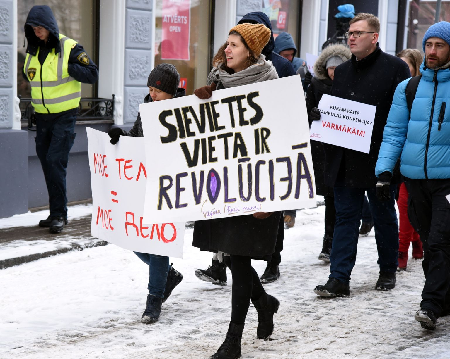 Solidaritātes gājiens no Saeimas nama līdz Brīvības piemineklim par sieviešu tiesībām un dzimumu līdztiesību