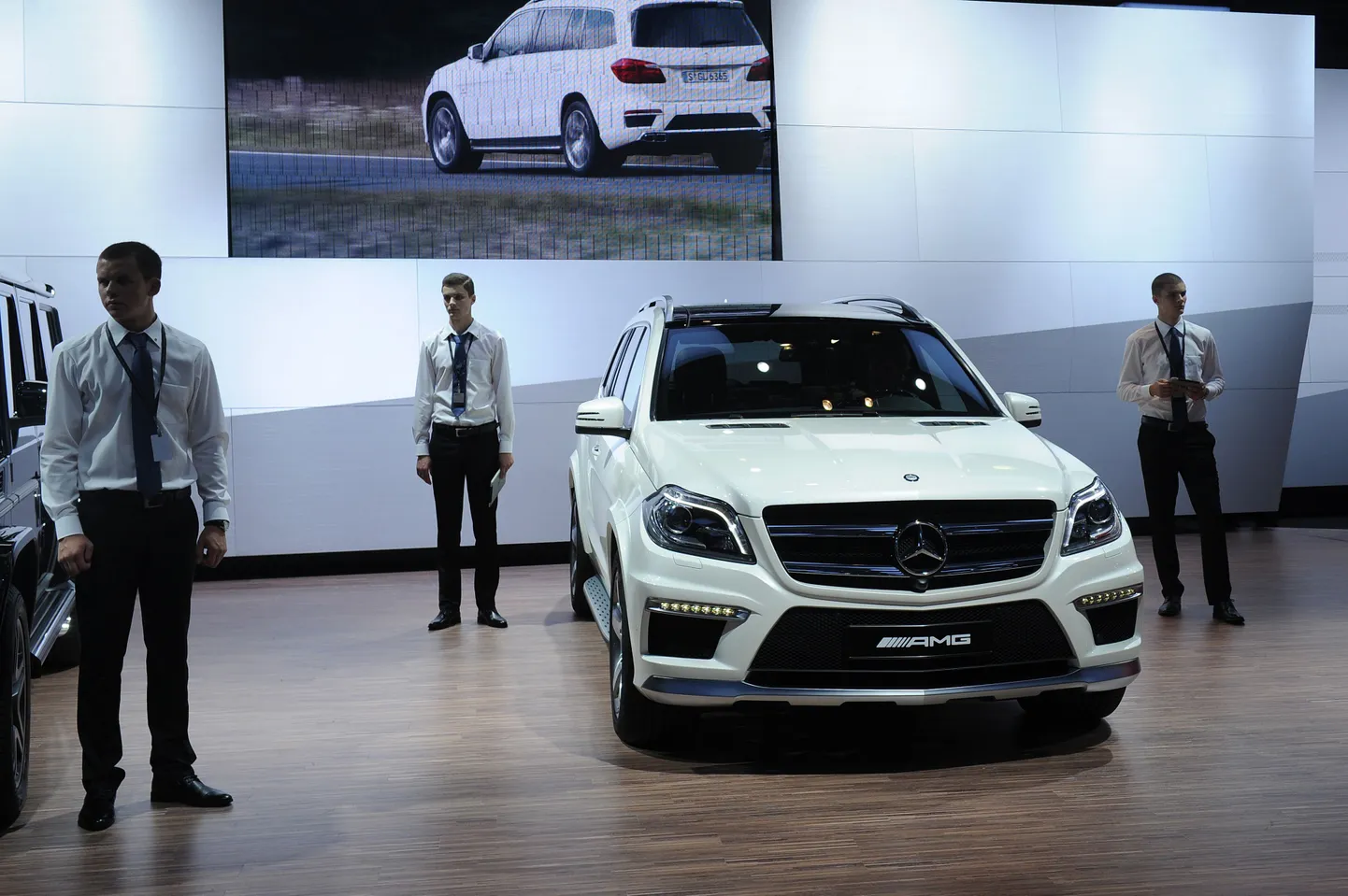 Olgu ajad kuitahes rasked, vene uusrikas peab oma Mercedese osta saama. Pildil Mercedes AMG Moskva autonäitusel.