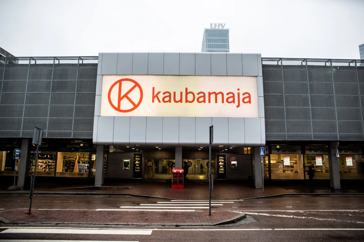 Tallinna Kaubamaja esimese kvartali tulemusi mõjutasid tugevalt valitsuse kehtestatud piirangud.