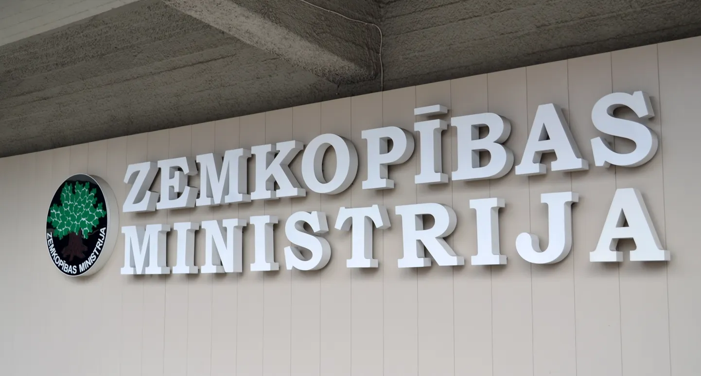 Zemkopības ministrijas uzraksts.