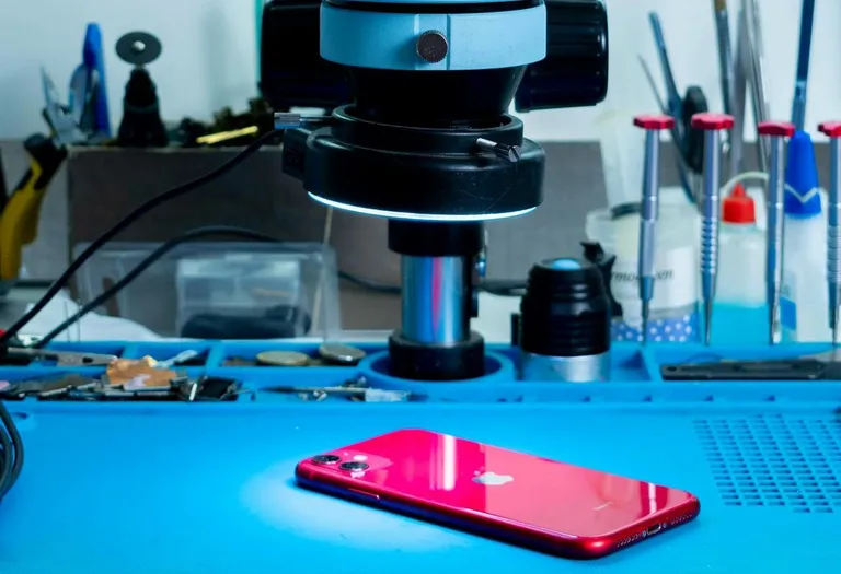Kui iPhone'i parandamine muutub odavamaks ja lihtsamaks, on see keskkonnasõbralik, sest tootma peab vähem uusi seadmeid. Apple tahab olla keskkonnasõbralik ettevõte, kuid uute asjade müügi kõrval tuleb siis teenida rohkem igasugustelt lisateenustelt, kasvõi varuosade müügilt ja seadmete rendilt.