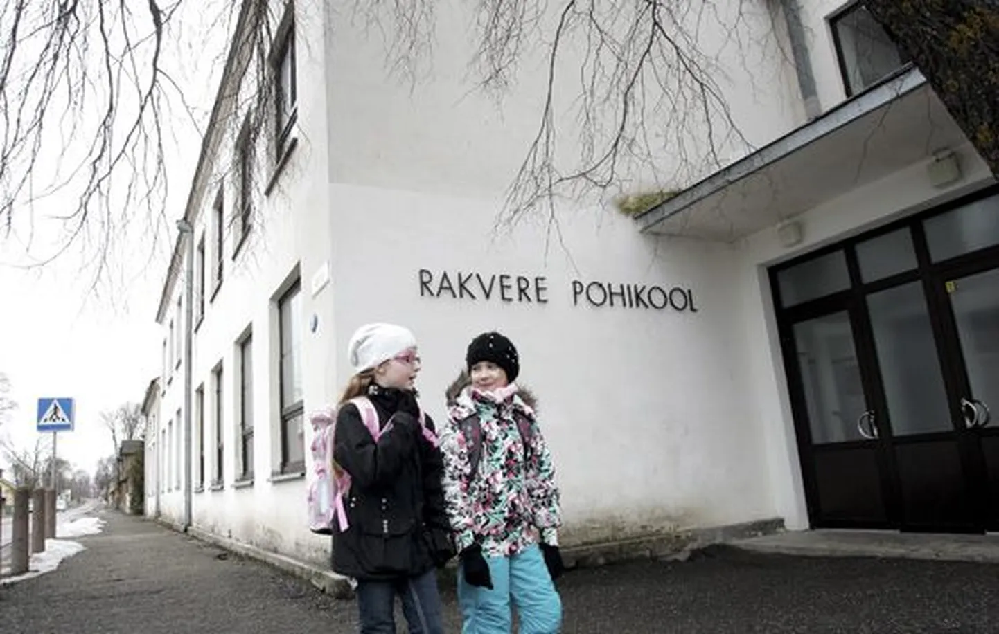 Rakvere põhikooli energiasäästlikuks renoveerimise eest peab Rakvere linn süsihappegaasi kvootide müügist saadud rahale 94 000 eurot juurde maksma.