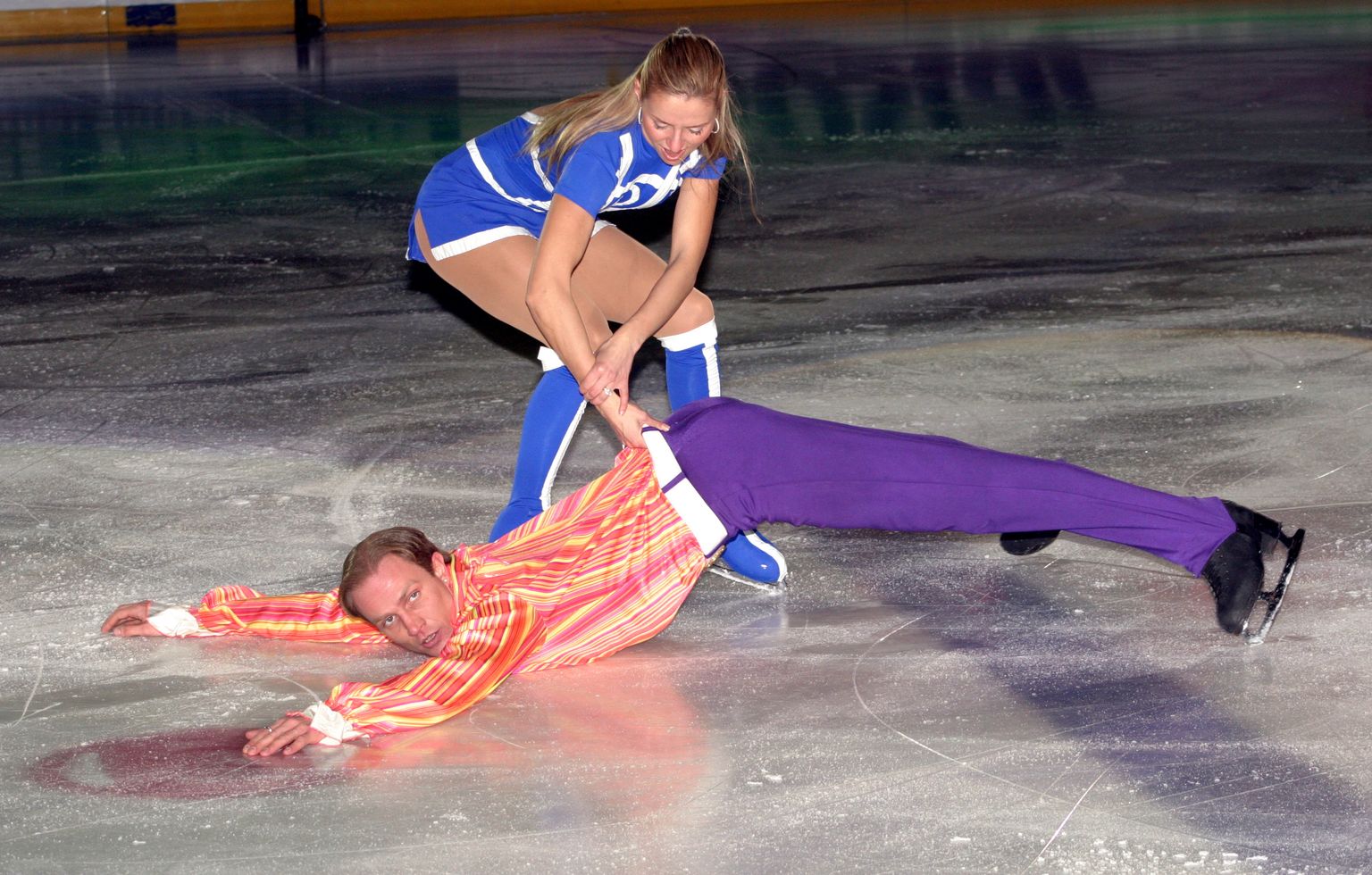 Torino olümpiavõitjad jäätantsus Tatjana Navka ja Roman Kostomarov.