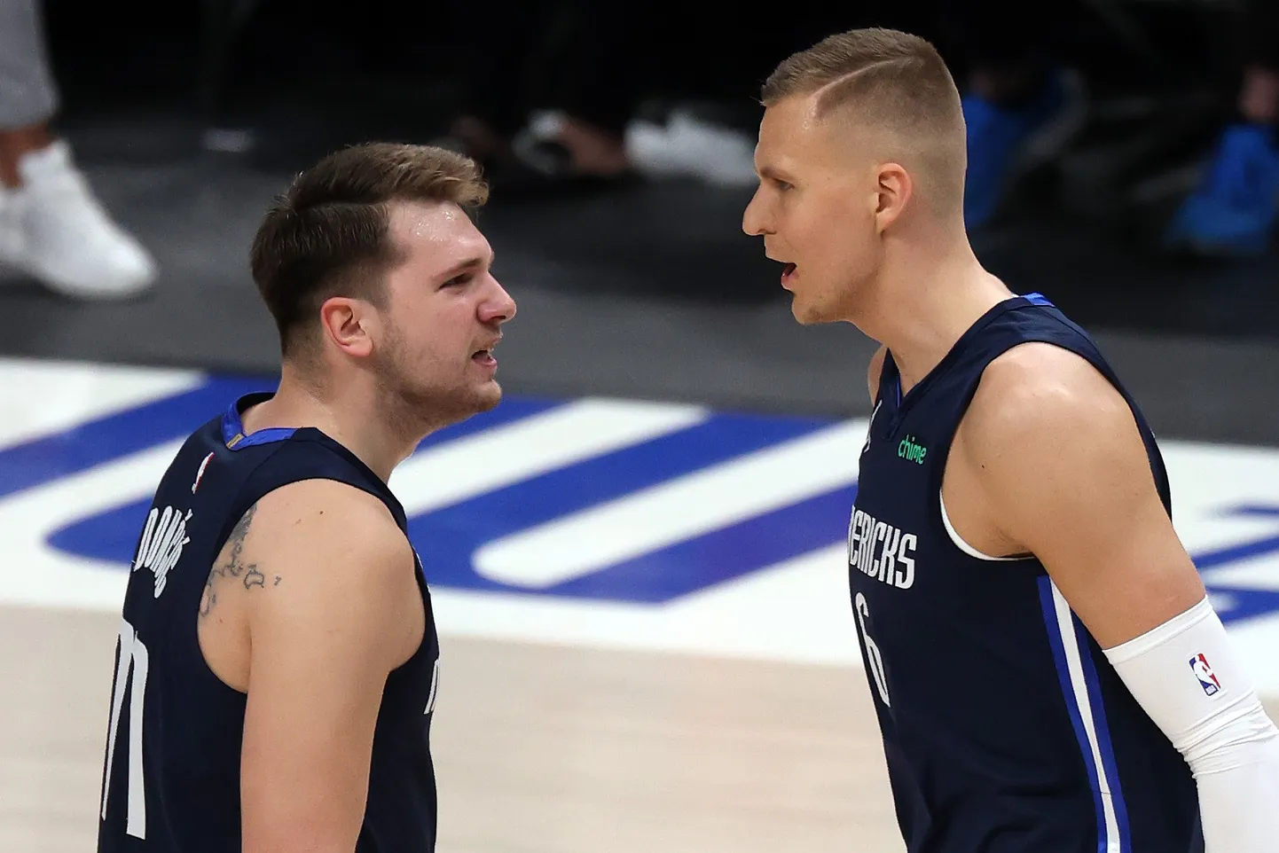 NBA spēlētāji Luka Dončičs un Kristaps Porziņģis