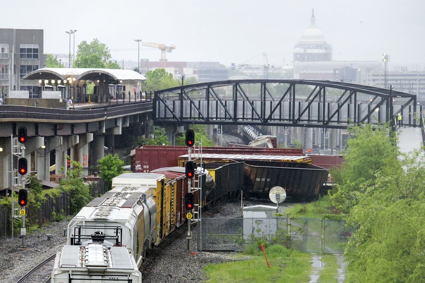 Washingtonis sõitis rööbastelt maha mürgiseid kemikaale vedanud rong.