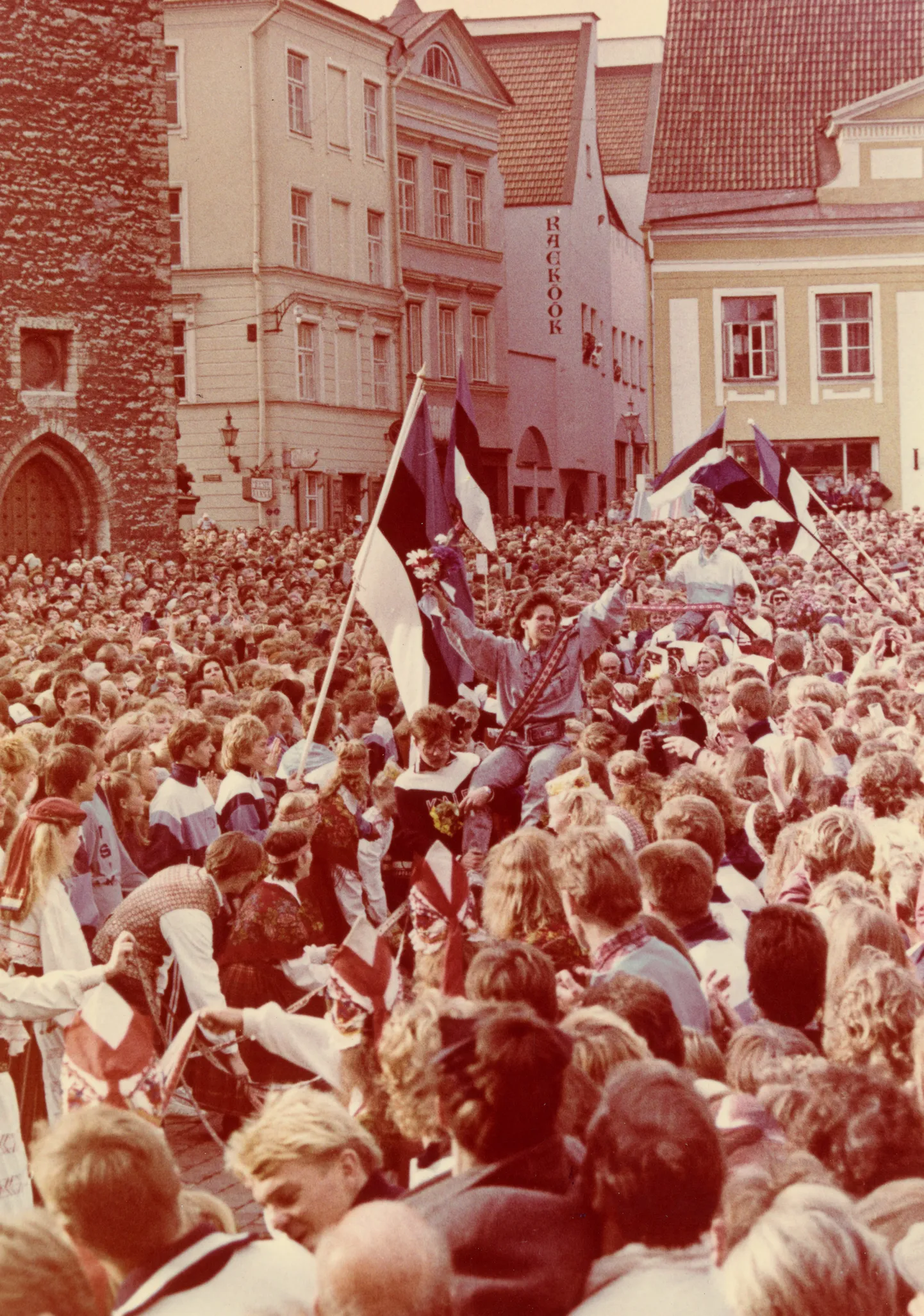 1988. aasta olümpiasangarite Erika Salumäe ja Tiit Soku vastuvõtul Raekoja platsil öeldi välja soov minna oma võistkonnaga 1992. aastal Barcelonasse. See soov täitus!