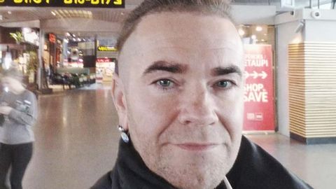 Marselino 39 gadu vecumā vēl joprojām dzīvo pie mammas