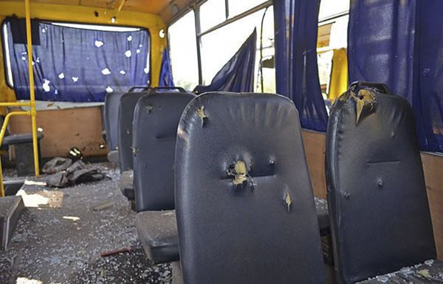 В Волновахе ракета попала в автобус.