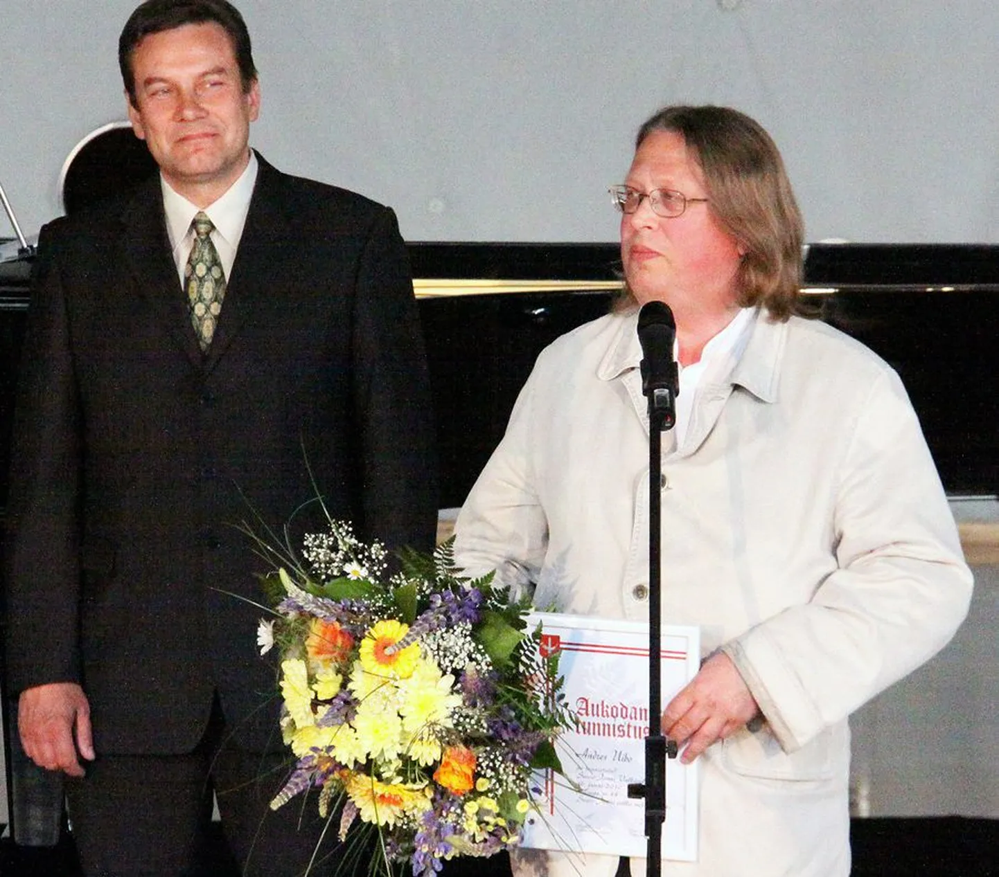 Andres Uibo (paremal) on Suure-Jaani valla kolmas aukodanik.
