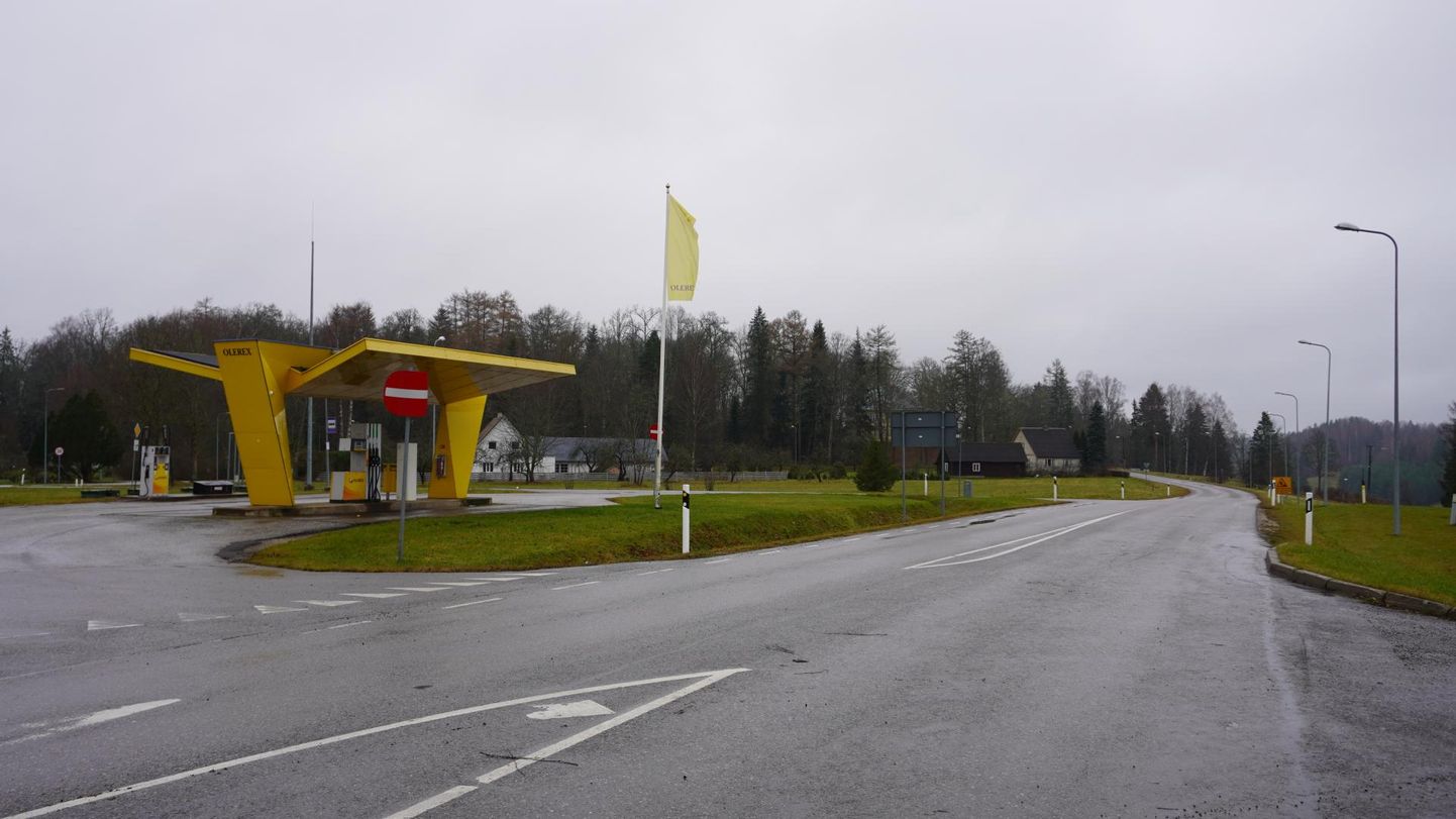 Valminud kohaanalüüs soovitab kaubanduskeskuse rajada Üla-Rõugesse Nursi maantee ning Pargi tänavaga külgnevale alale, kus lähedal asub ka tankla ning Eesti Ema monument.