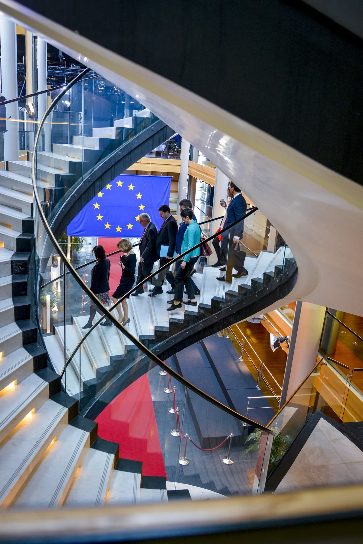 Europarlamendi maja on täis erinevaid arhitektuurilisi tsitaate: Leonardo da Vinci spiraaltrepi eeskuju näeb tähtsate külaliste sisenemistee kohal.
