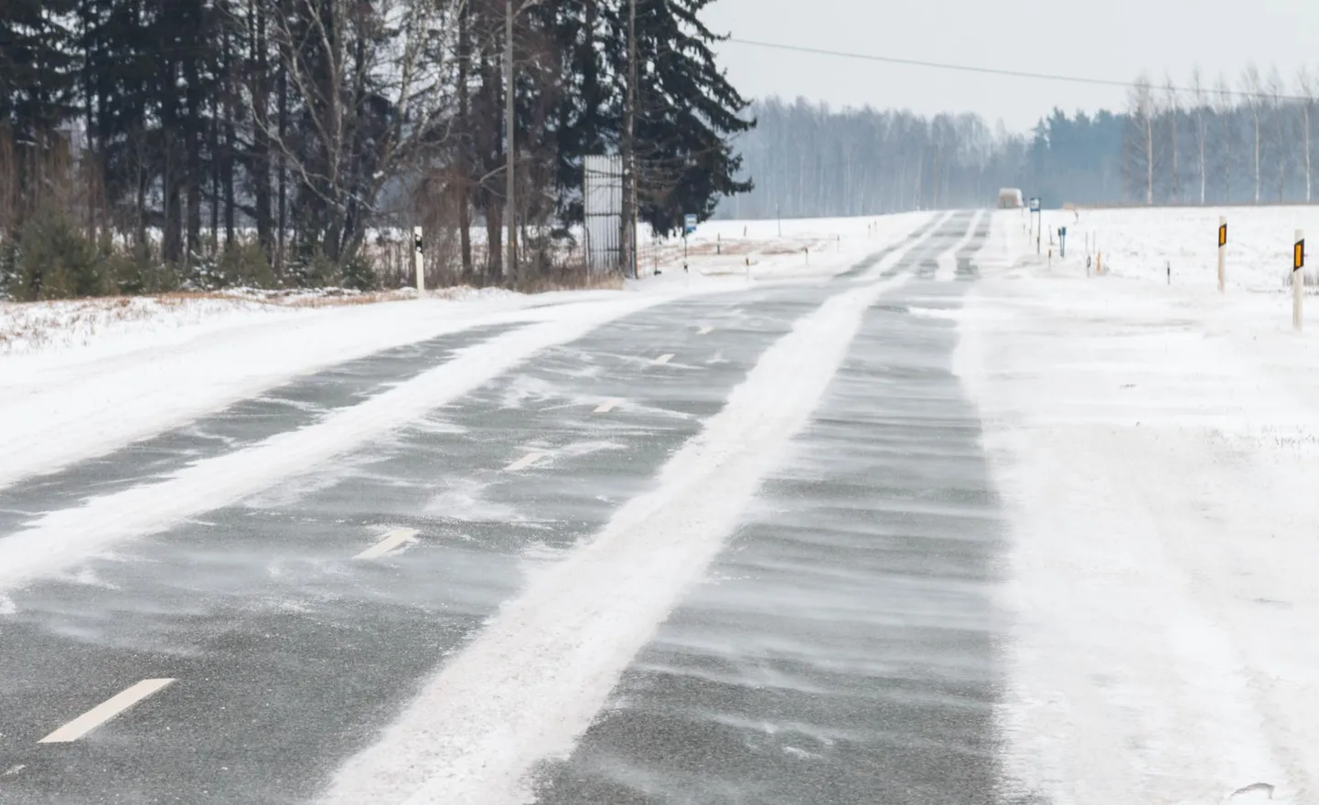 Laupäeval on oodata pilves ilma, lumesadu muudab ka teeolud raskemaks.