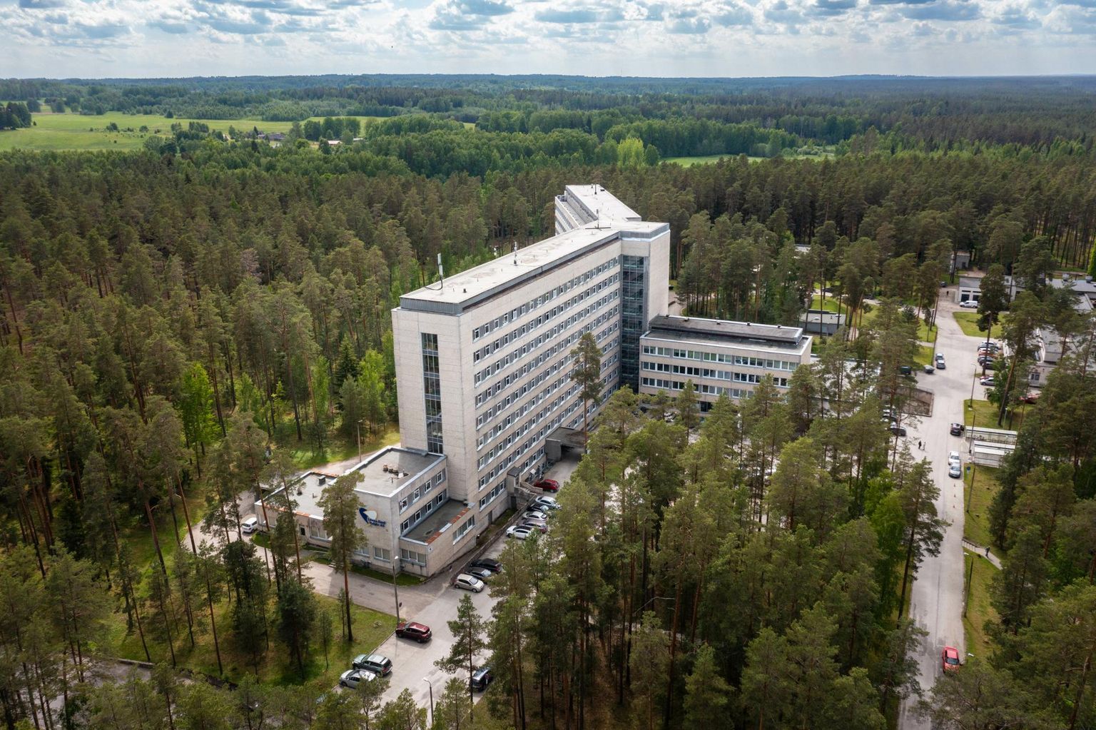 Kaks sõdurit viidi kontrolliks ja kergema arstiabi andmiseks Lõuna-Eesti haigla EMO-sse.