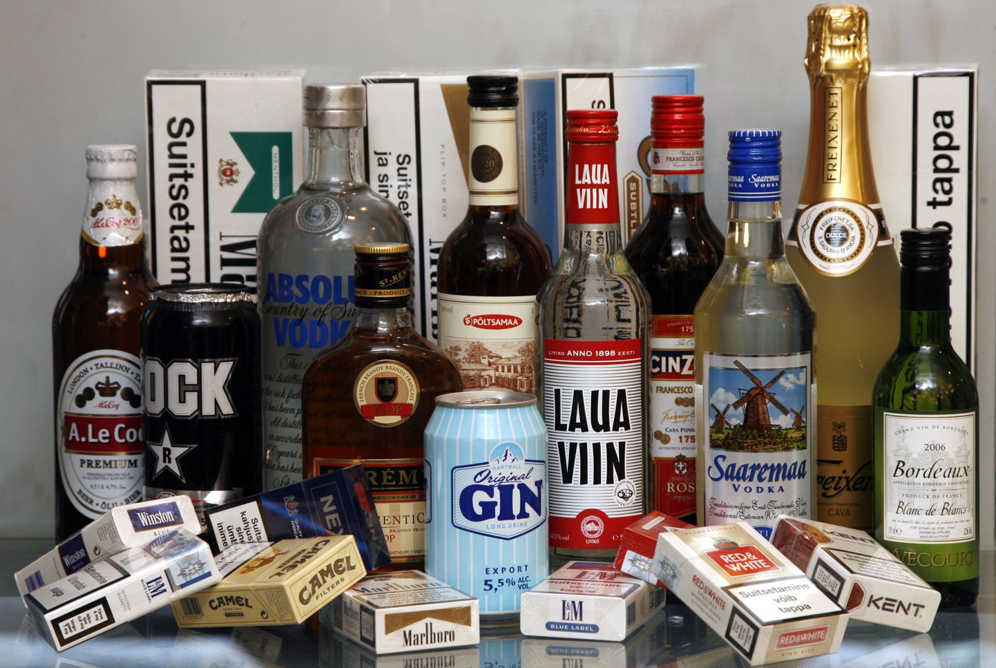 Aasta alguse aktsiisitõusu tõttu varusid kaupmehed eelmise aasta lõpus alkoholi ja tubakat.