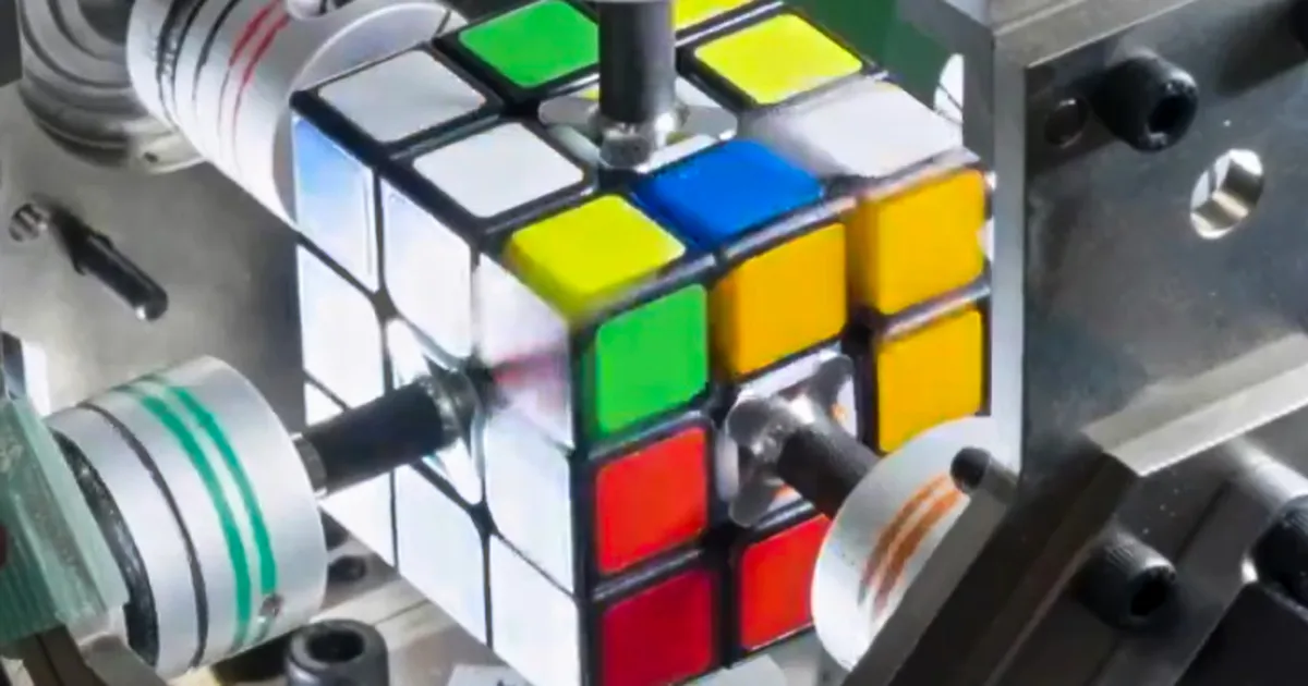 Aflați cât de repede poate asambla un robot japonez un cub Rubik