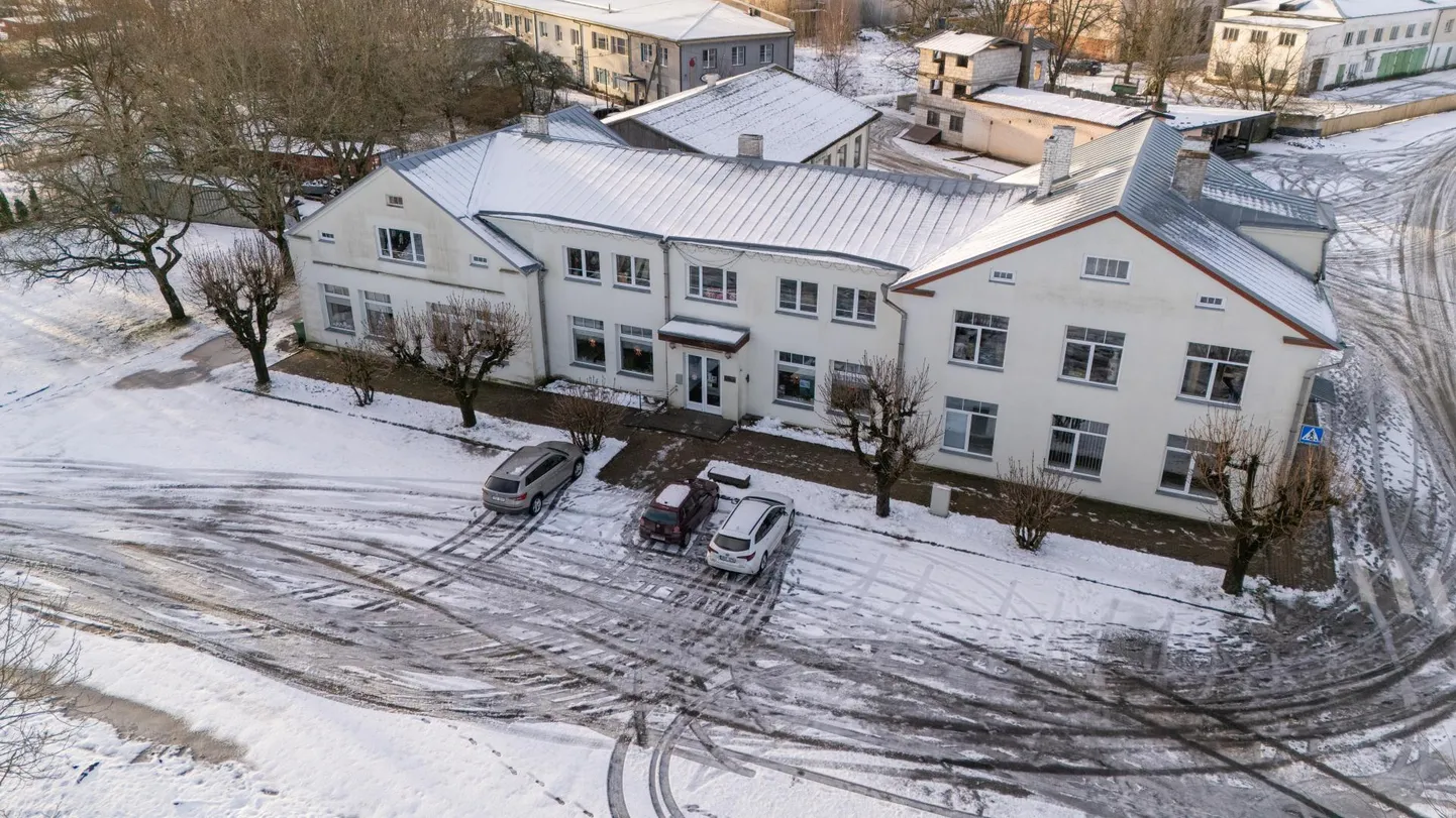 Põhja-Sakala vald tegi strateegilise ostu ja soetas oksjonilt 35 000 euro eest vabaajakeskuse teise korruse.