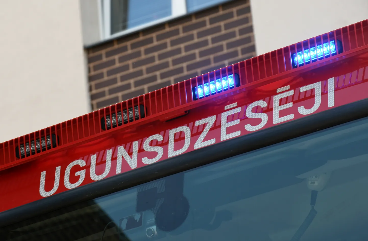 Informatīvs pasākums skolēniem par drošību un ugunsdzēsēja glābēja profesiju Daugavpils Centra vidusskolas pirmo un piekto klašu skolēniem.