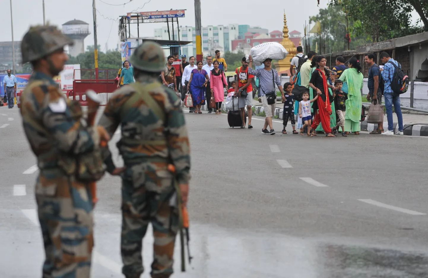 India sõdurid Kashmiris korda tagamas.