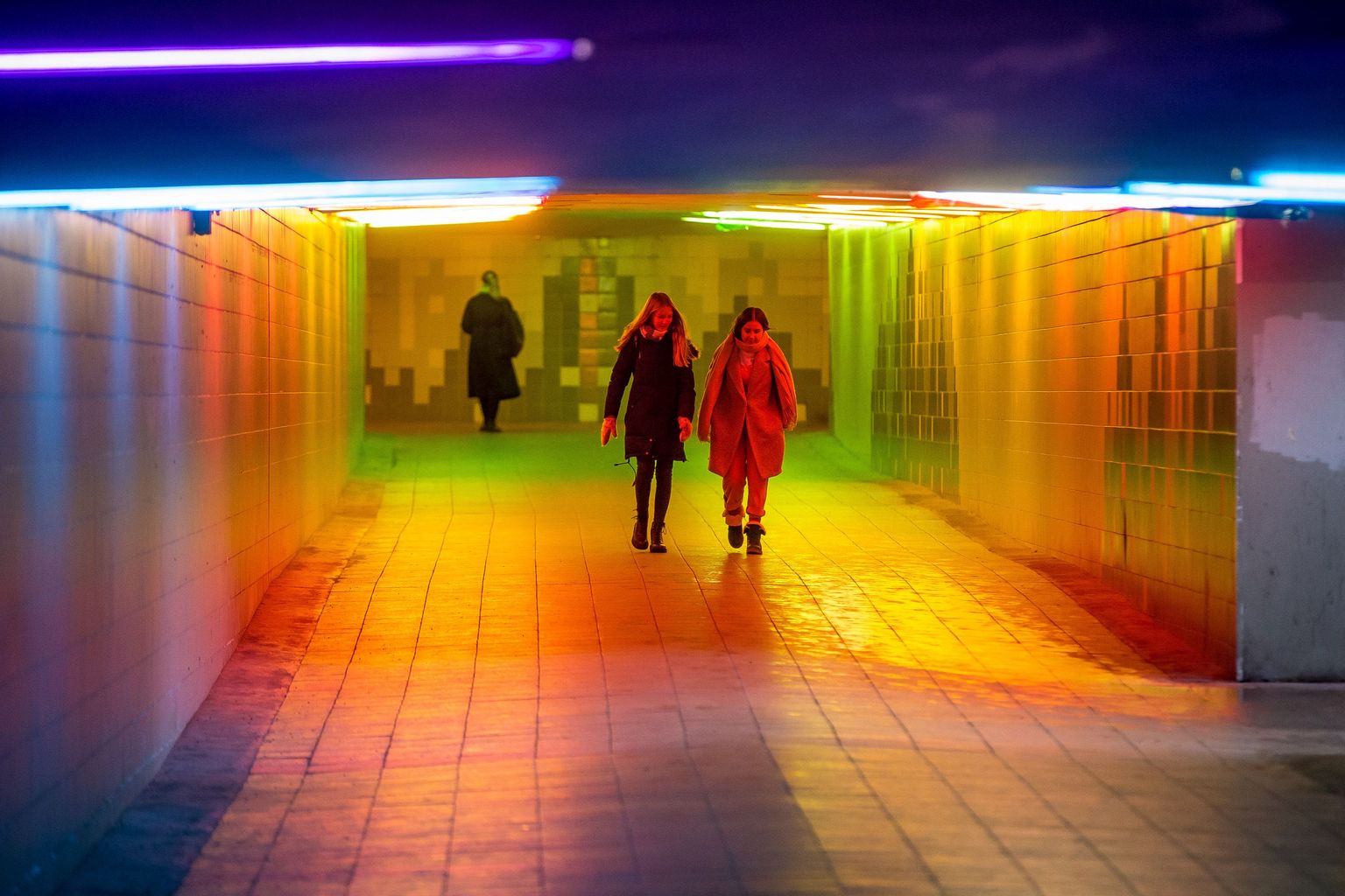 Cristo Madissoo valgusinstallatsioon Balti jaama tunnelis
