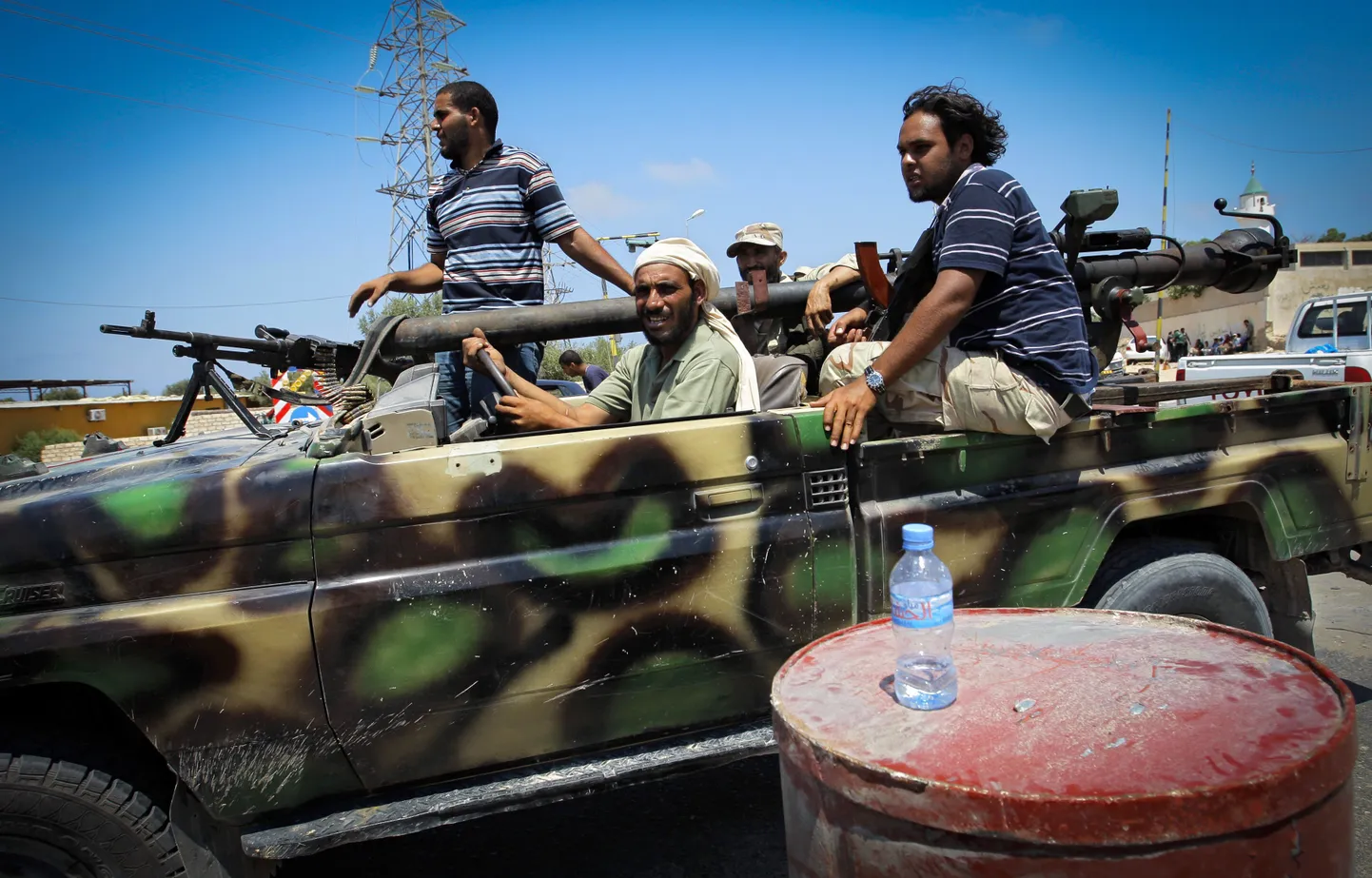 Mässulised täna teel rindejoonele Tripoli lähedal.