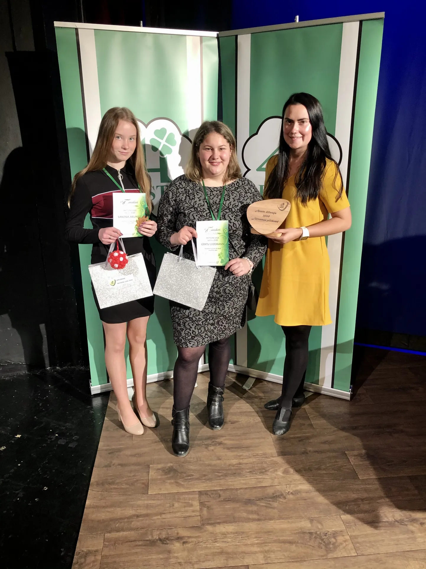 Sandra_Arumäe,_Gertu_Liidemann_ja_Järvamaa_piirkonnajuht_Kätlin_Merisalu.