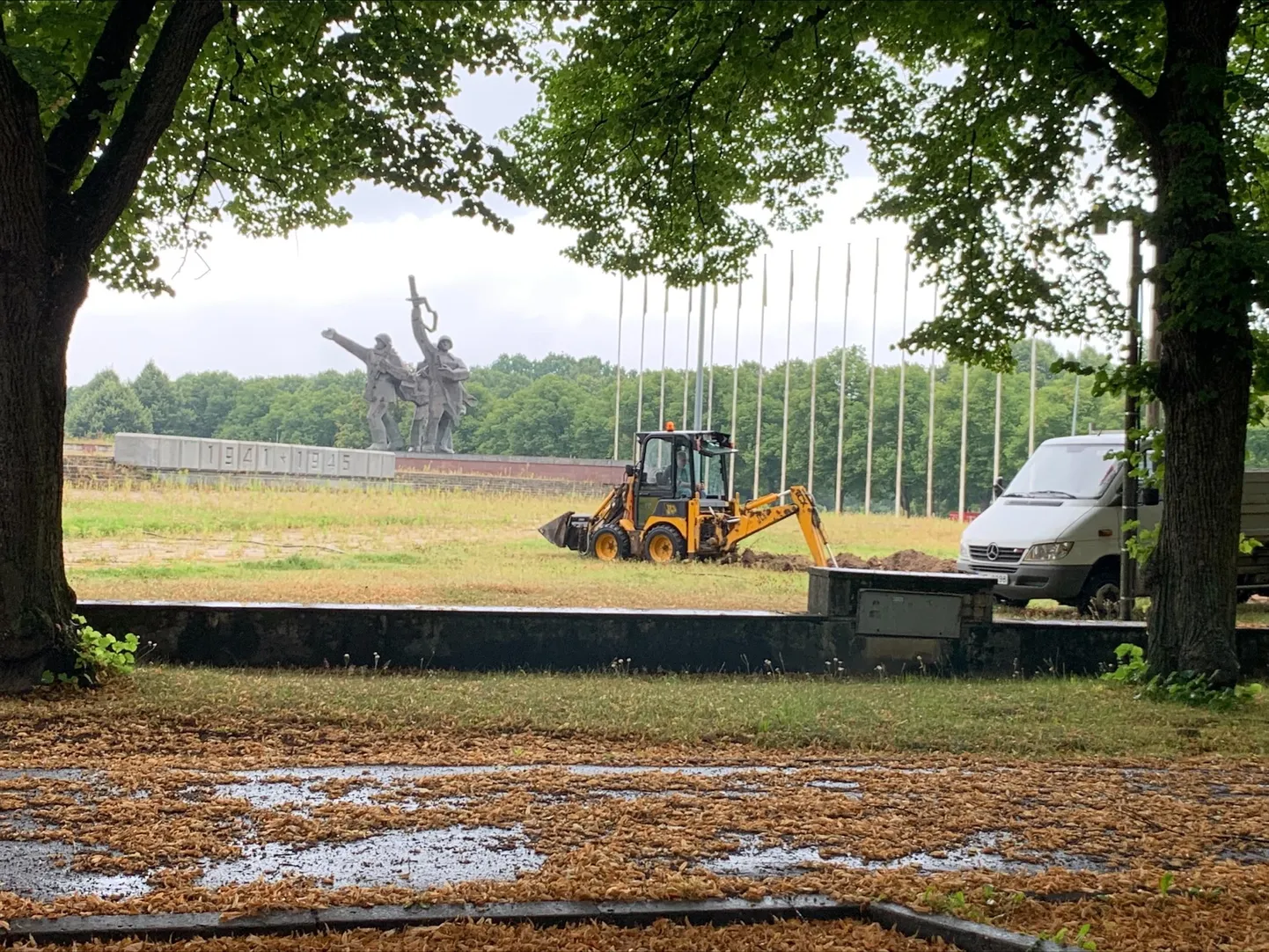 Sākušies būvlaukuma iekārtošanas darbi pie "okupekļa".