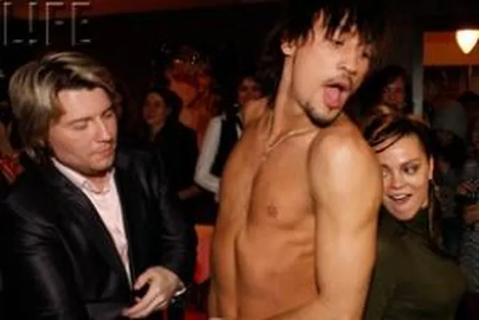 Жоғары сапалы аққұбалар порно видео