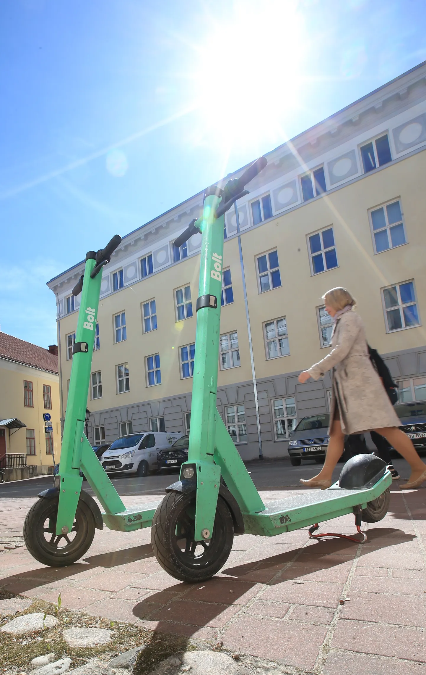 Joobes mees kukkus renditud tõukerattaga ja sai viga.