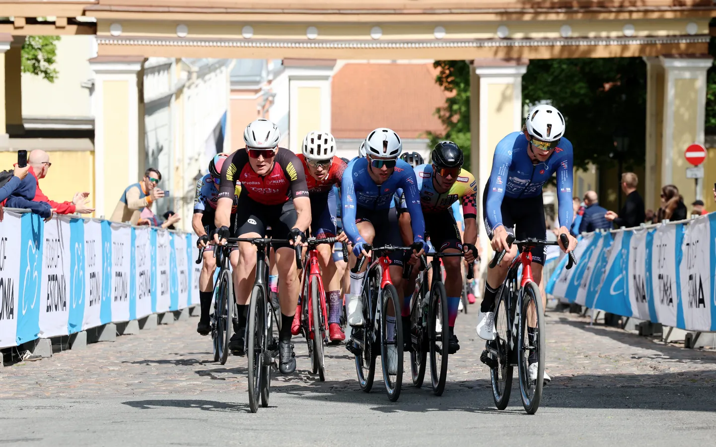 Tour of Estonia esimene etapp lõpeb Toomemäel, kuid laupäeval sõidetakse ka Tartu GP, mis tähendab, et ratturid mõjutavad liiklust pea kogu Tartus.
