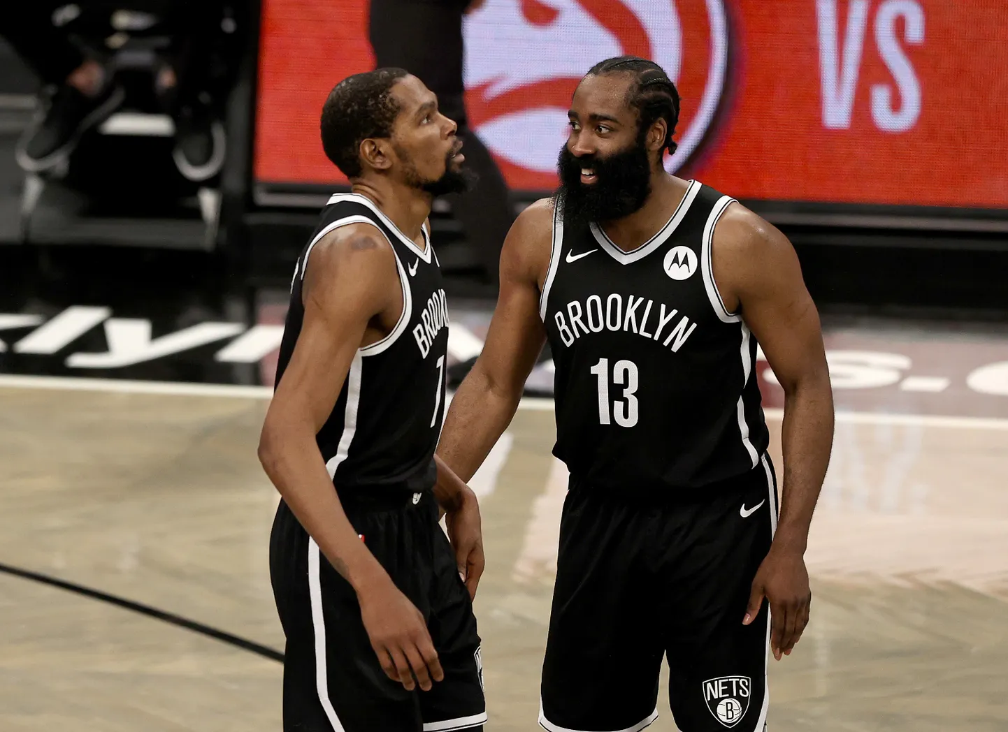 Kevin Durant (vasakul) ja James Harden.