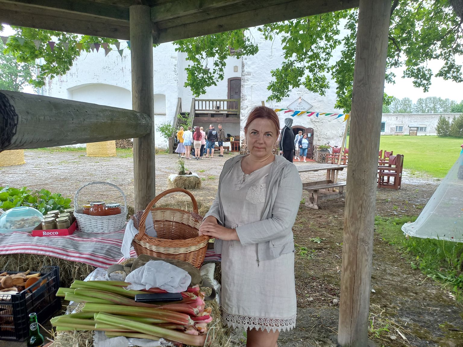 Пуртсеское деревенское общество устроило рядом с крепостью деревенский рынок, на котором Рейли Соппе торговала своей рыбной продукцией.
