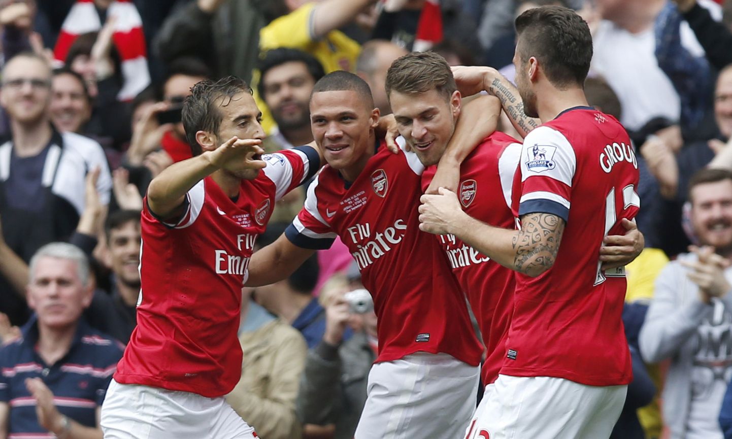 Londoni Arsenali mängijad väravat tähistamas.