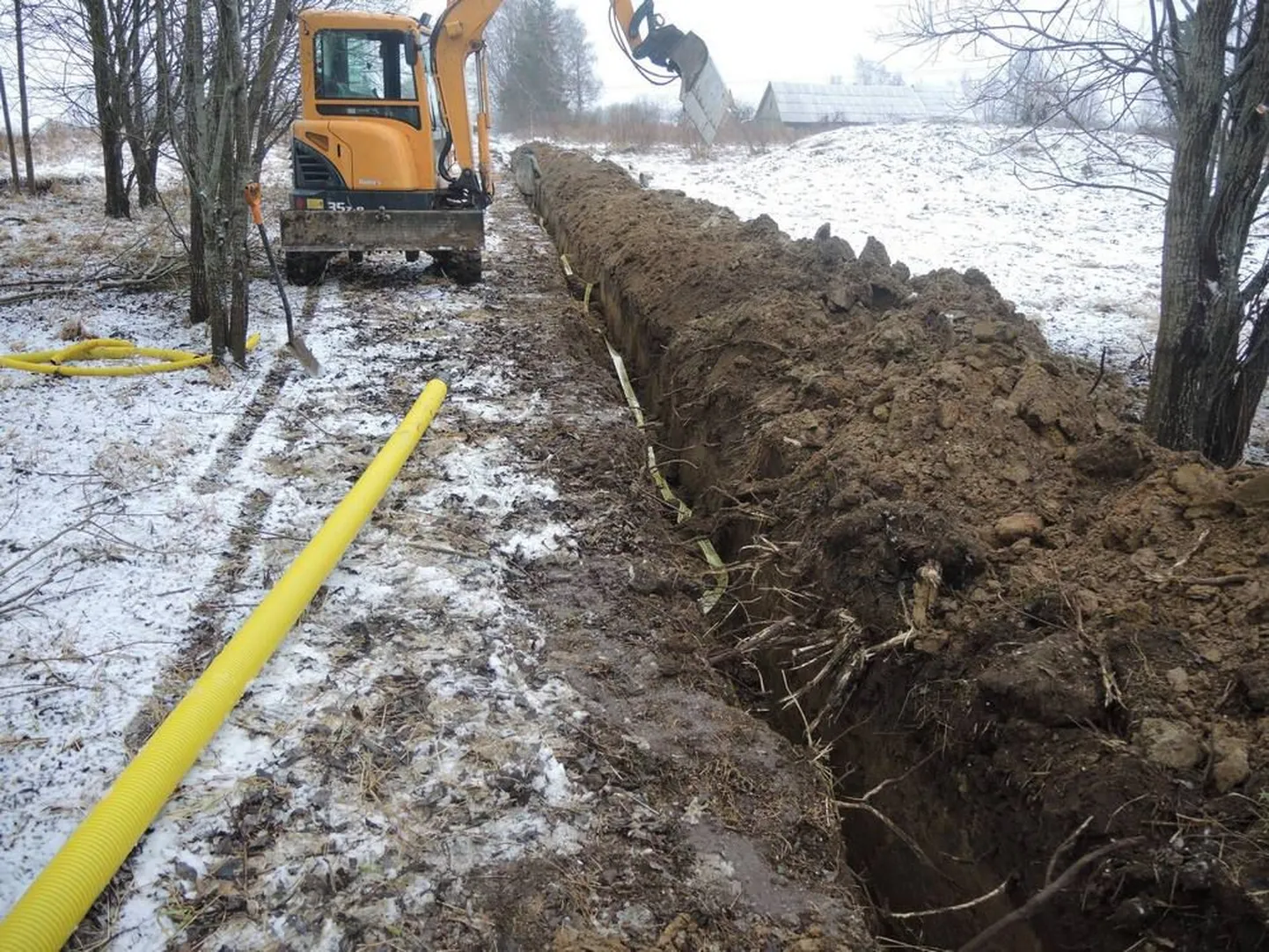 Ülenurme vallas Räni külas tuli kraavi kaevamisel välja sõjaaegne mürsk.