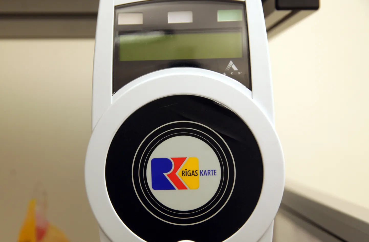 Transporta līdzekļu E-talona viedkartes lasītājs uzņēmumā "Rīgas karte".
