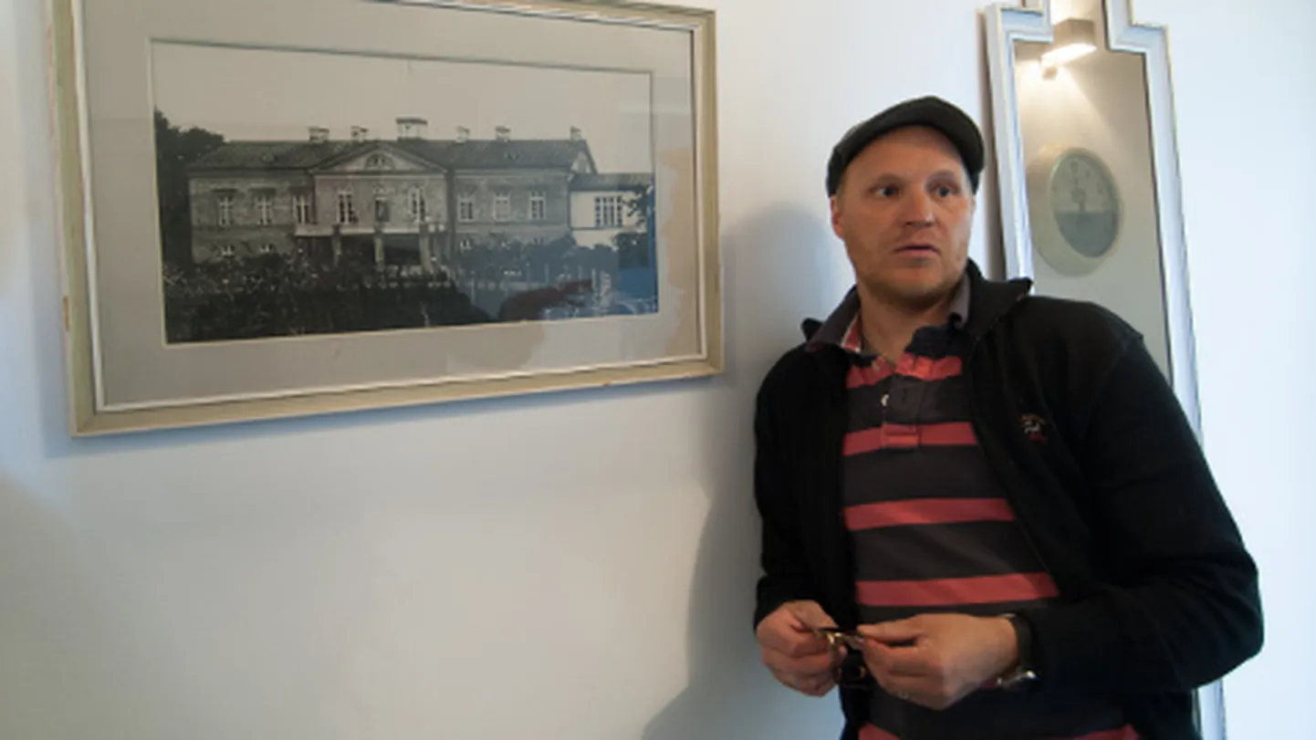Kalle Markus Palanderi sekeldused Eesti politseiga kiiruseületamiste pärast on tekitanud olukorra, kus politsei taotles tema trellide taha saatmist. Nüüd on üks trahv tasutud, kuid kaks veel kohtutäituri menetluses.