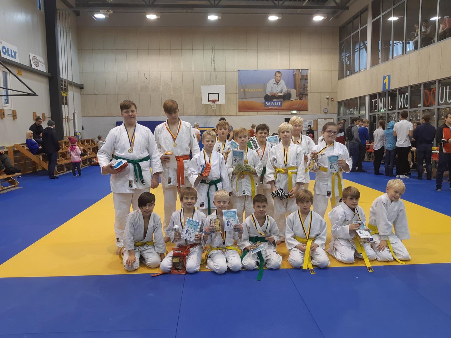 Edukad Pärnu judoklubi Samurai noorsportlased peale autasustamist.
 