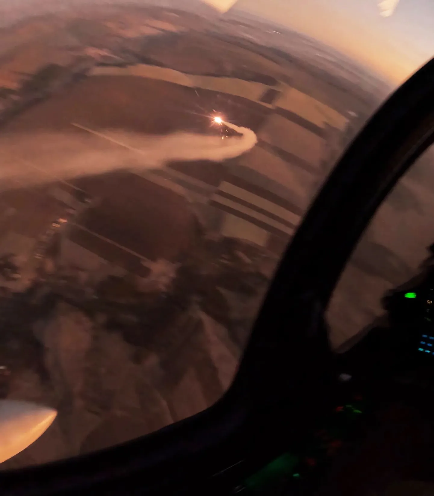 Ukrainlaste hävitaja Mirage 2000 tulistamas alla Vene tiibraketti KH-101.