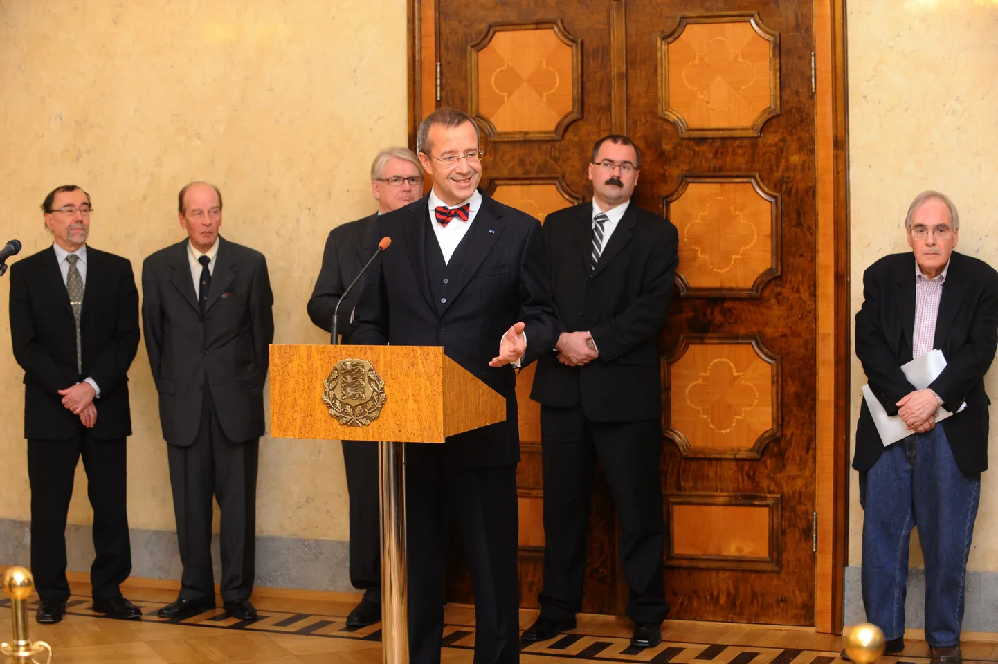 President Toomas Hendrik Ilvese algatusel kogunenud Eesti Mälu Instituudi rahvusvaheline komisjon kogunes täna esmakordselt.