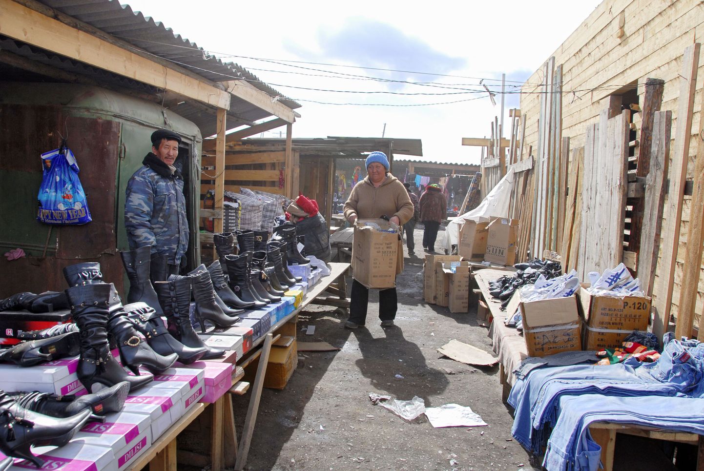 Altai krai turg, kus pildile jäid Vietnamist pärit müüjad.