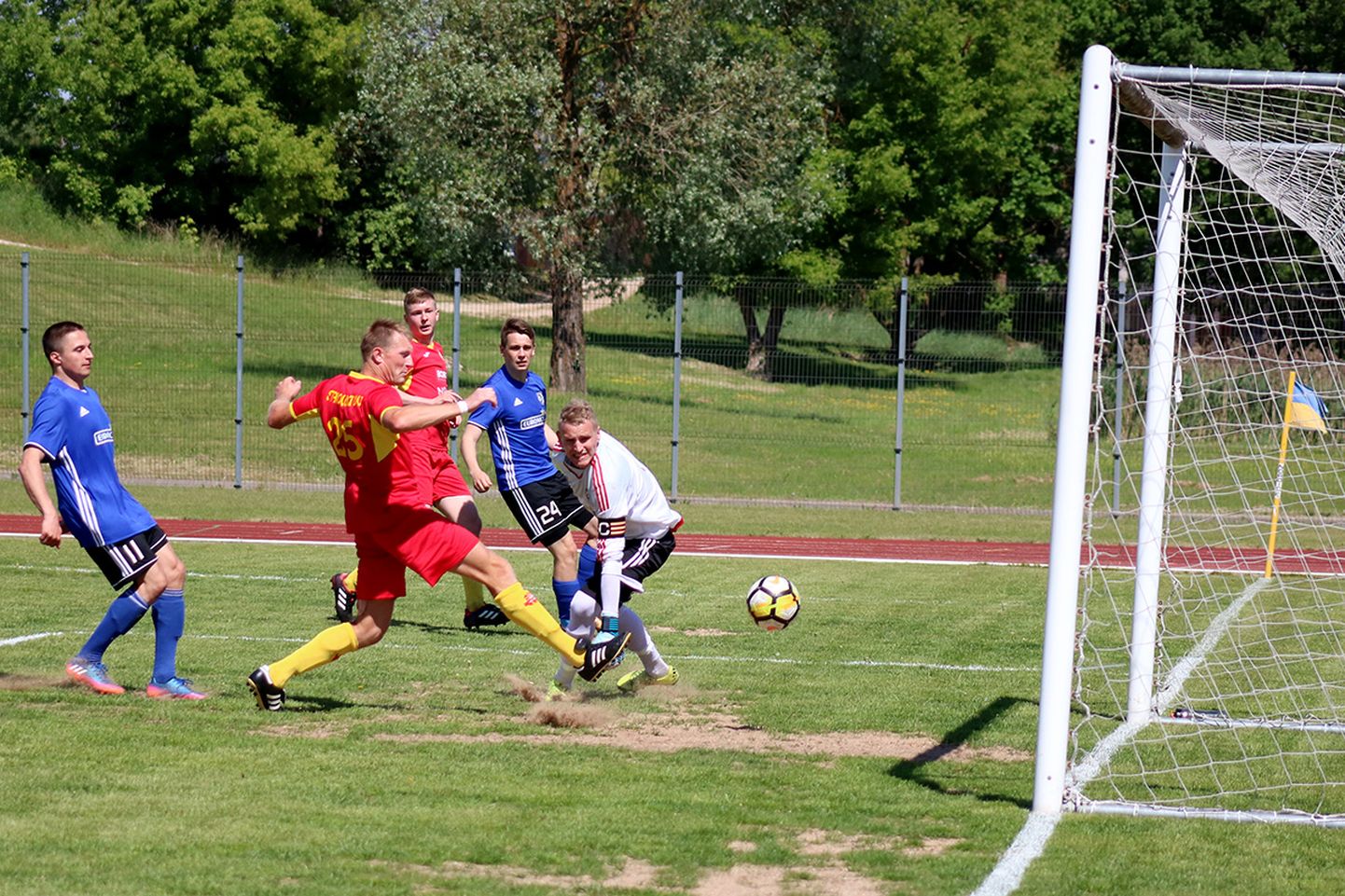 Heliose mõlemad väravad lõi eile Sergei Starovoitov.