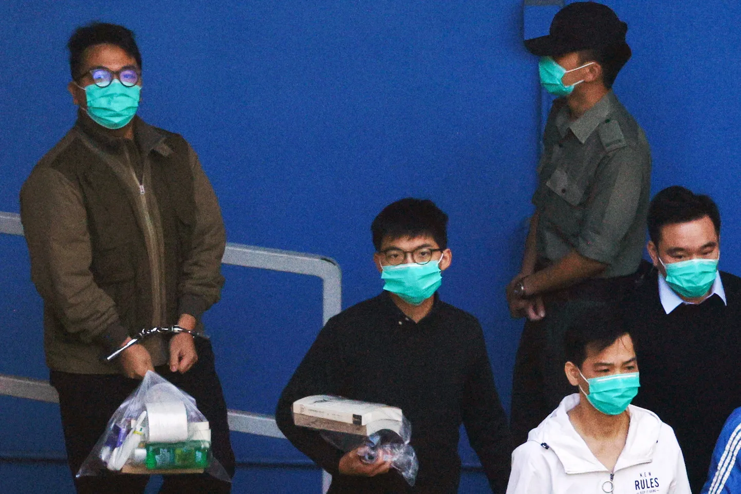 Ivan Lam ja Joshua Wong kohtusse saabumas.