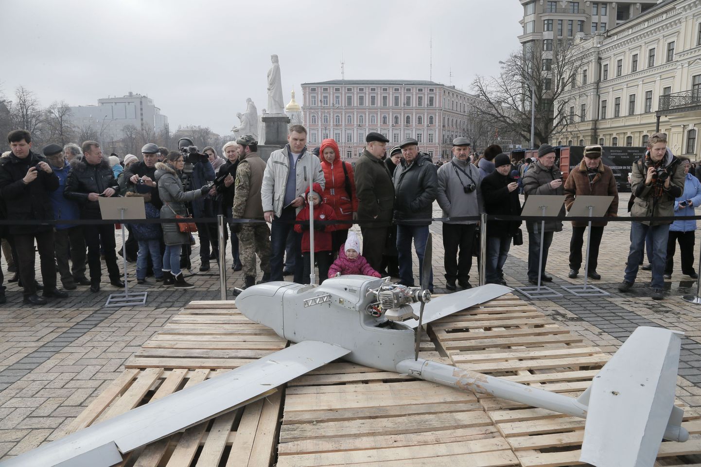 Venemaal valmistatud luuredroon, mida näidati inimestele Kiievis 21. veebruaril.