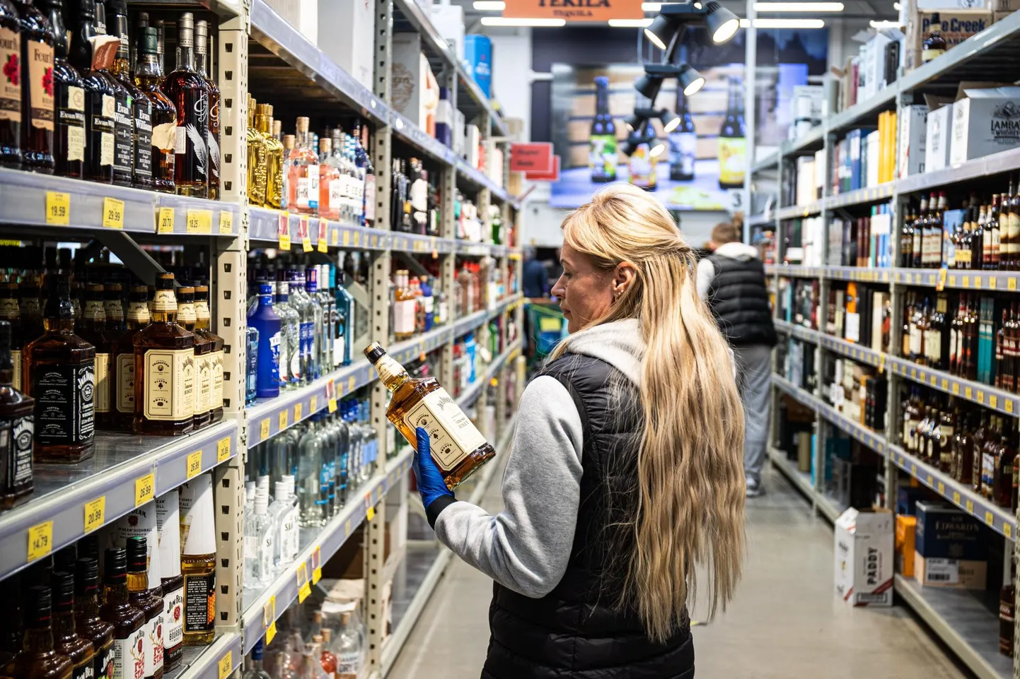 Kõige enam ostavad Lätist alkoholi ja tubakatooteid Lääne-Eesti elanikud: inimese kohta keskmiselt 20,90 euro eest aastas.