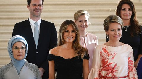 Фотоновость: супруг премьер-министра Люксембурга сфотографировался с первыми леди стран НАТО