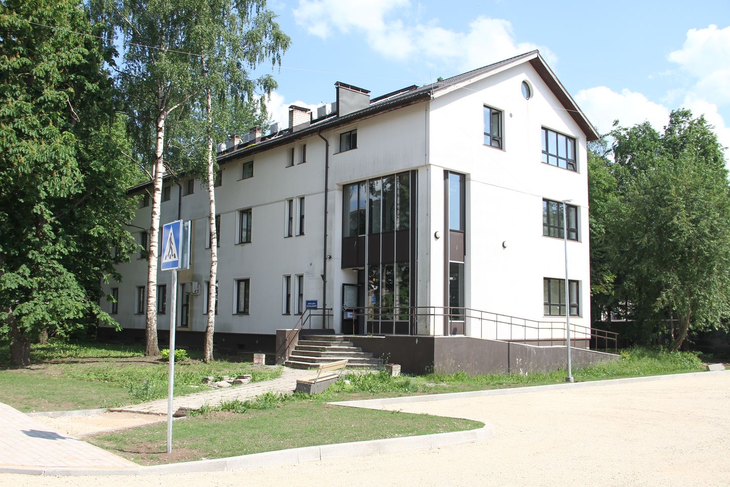 Департамент социальной помощи Нарвы работает в здании на ул. Мальми, 5а.
