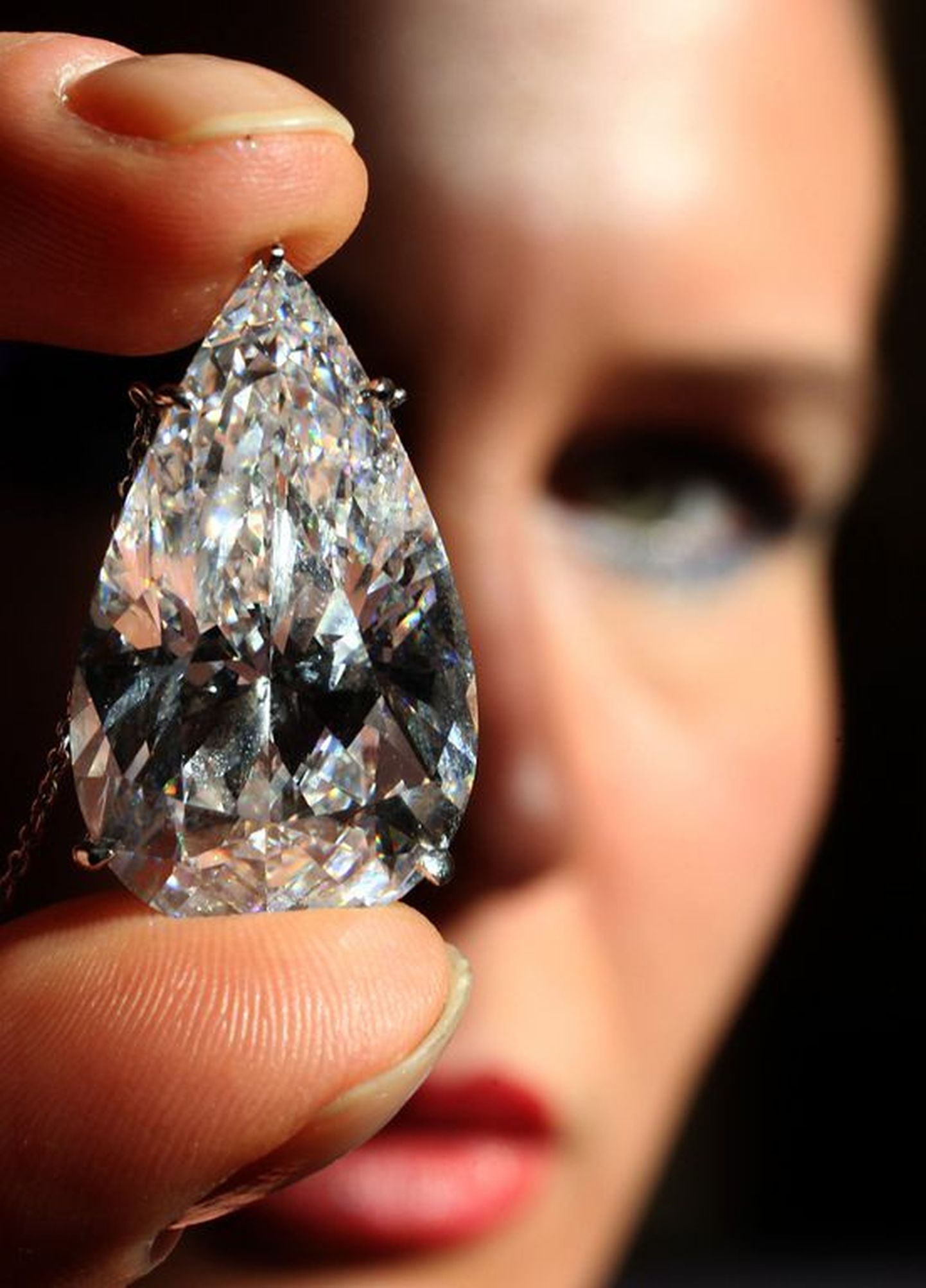 Pirnikujuline, 34,21 karaatine teemant