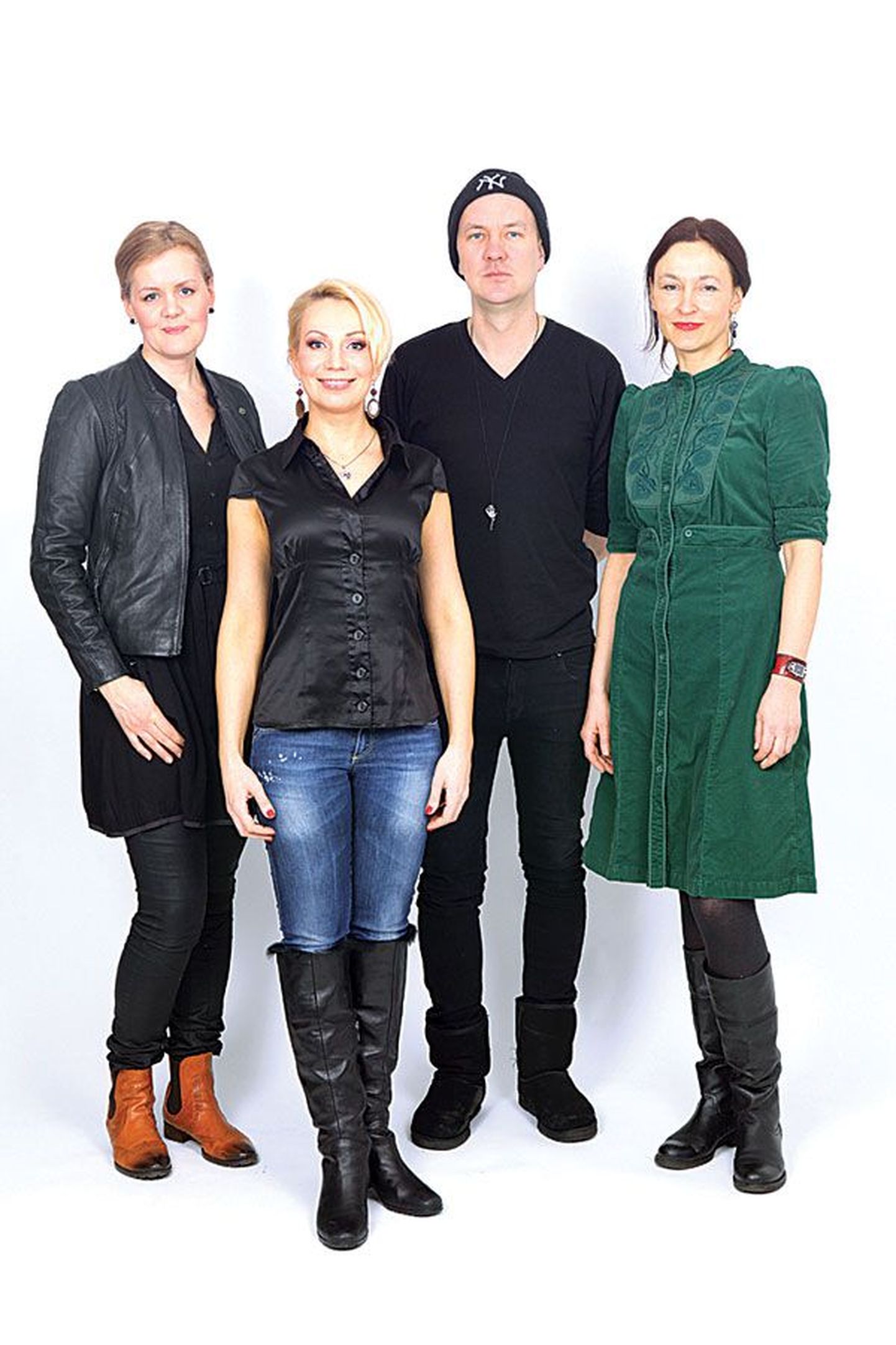 Stilistide meeskond ja modell enne proovimisseansi 
algust: (vasakult) Anu Lensment, Helen Lokuta, Kenneth Bärlin ja Merit Boeijkens.