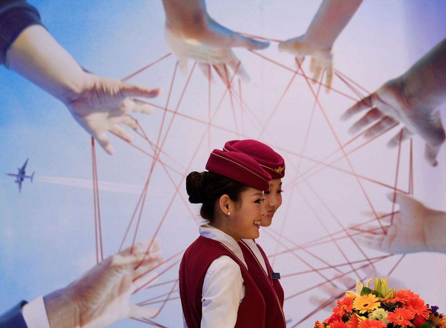 China Southern Airlinesi stjuardessid hoolitsevad reisija eest väga hästi.