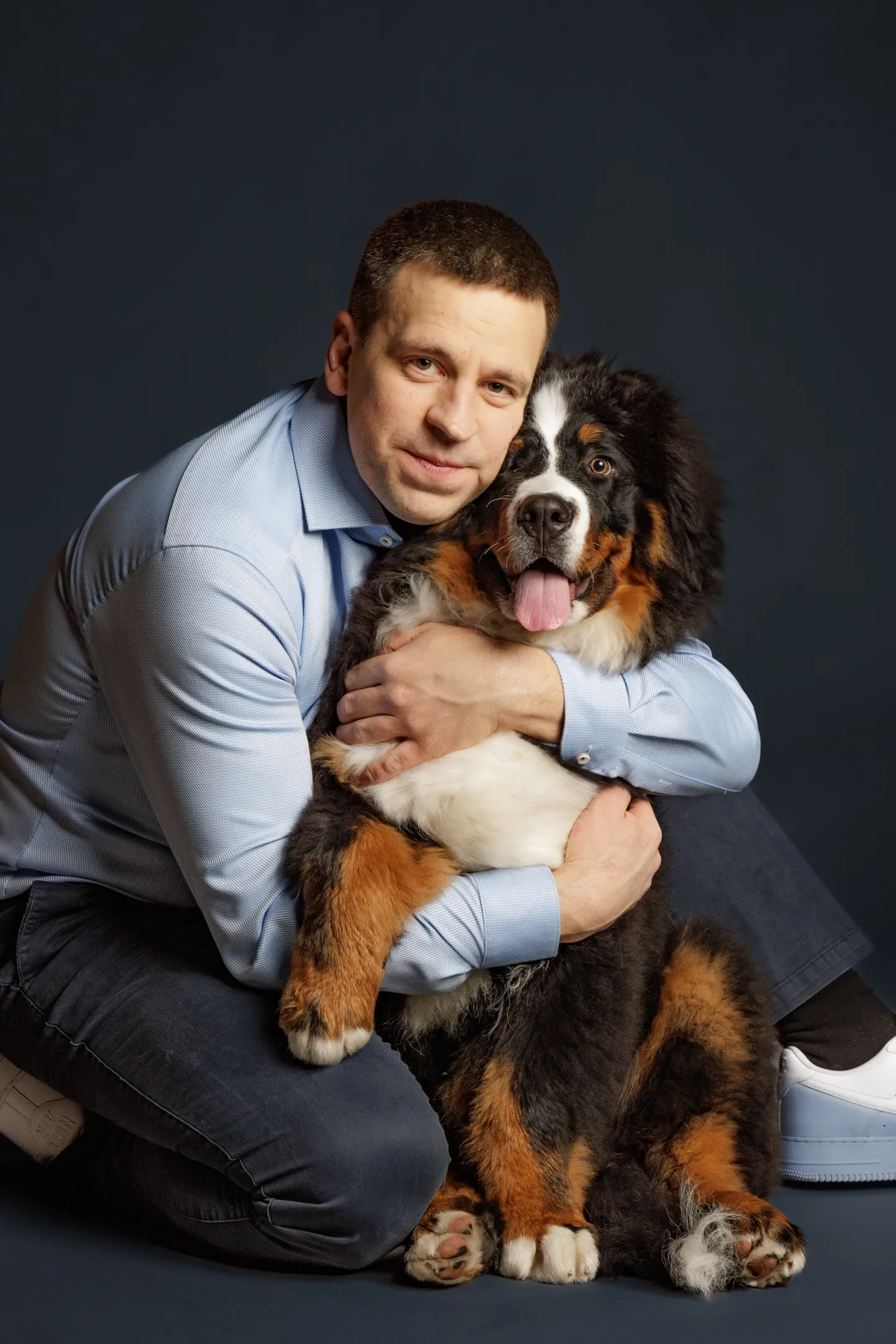 Jüri Ratas ja tema koer Brauni.