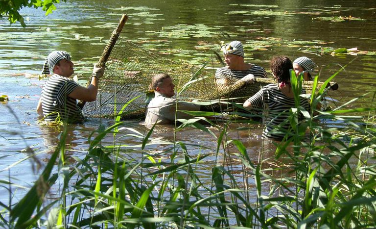 Aigu Om! festivali teine päev korraldatakse koos kalapüügivõistlusega Viitina Kuurits, kus saab arhalise kalapüügiriistaga vees möllata ja nautida mitmekülgseid tegevusi järve ääres.